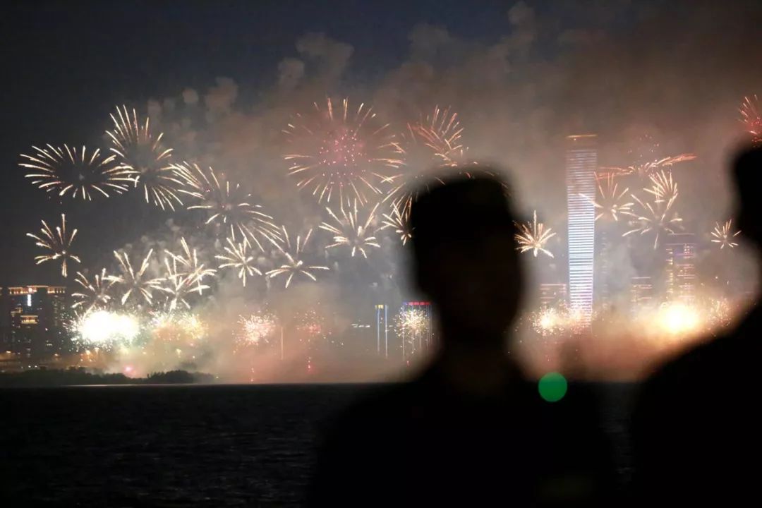 #解放军报#这个国庆，中国军人的身影一直在路上