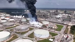 美国一炼油厂化学品泄漏引发火灾 现场气味刺鼻 民众担心影响健康