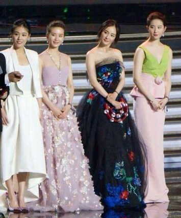 杨幂刘诗诗刘亦菲同框美艳惊人仙剑女主谁更美