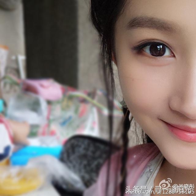 女星自拍半张脸:赵丽颖萌杨幂帅小S搞怪