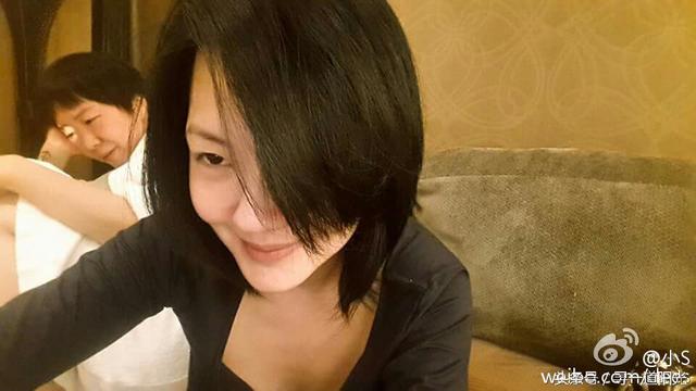 女星自拍半张脸:赵丽颖萌杨幂帅小S搞怪