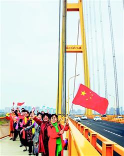 杨泗港大桥创造多项世界之最 频频展示中国速度