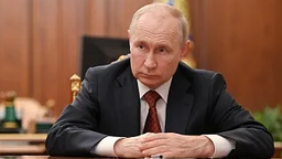 俄总统普京会见联邦委员会主席 听取战备汇报