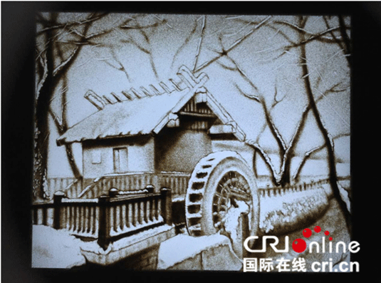成磊的沙画创作不仅限于风景 生活中的暖心故事