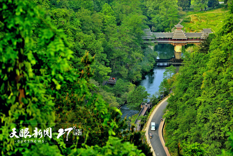 (头条)贵州避暑旺季到来—— 度假订单猛涨 机场旅客激增