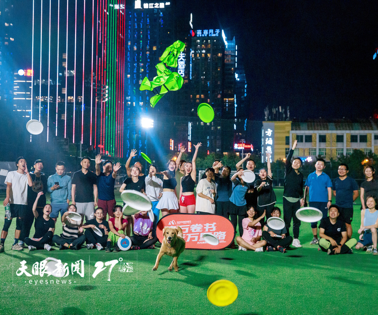 (头条)贵州避暑旺季到来—— 度假订单猛涨 机场旅客激增