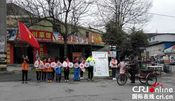 图片默认标题_fororder_新农小学垃圾分类宣传上街头-