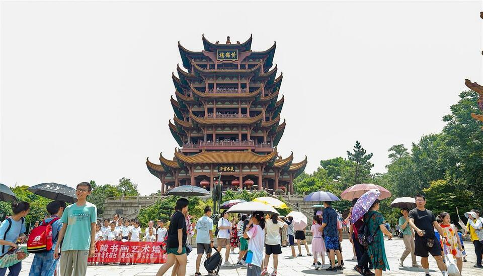 创新高!黄鹤楼7月以来接待游客49万人次 游客纷纷“趁热”来打卡