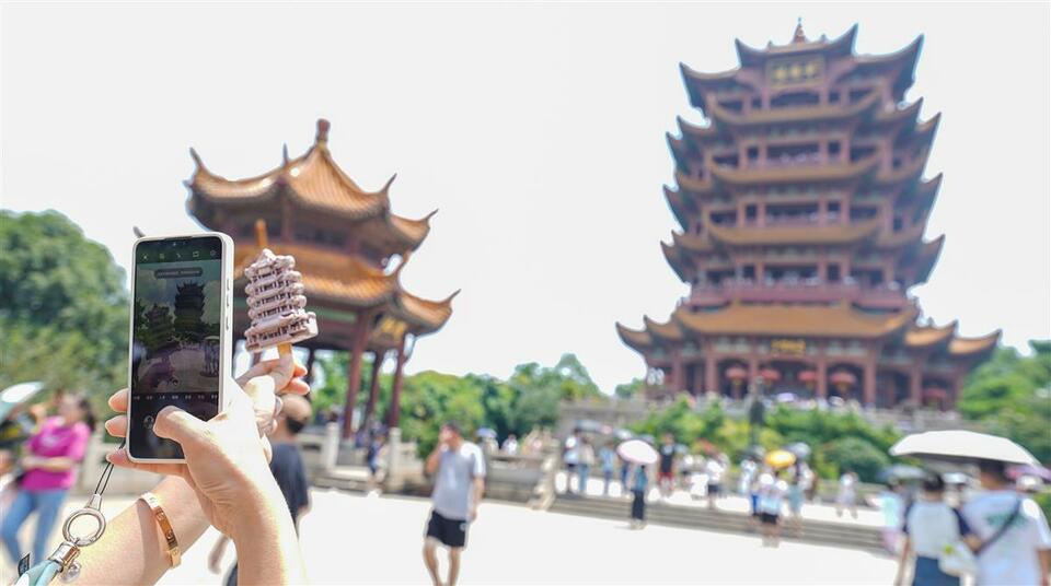创新高!黄鹤楼7月以来接待游客49万人次 游客纷纷“趁热”来打卡