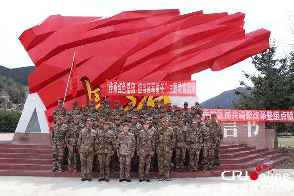 图片默认标题_fororder_松潘县基干民兵接受调整改革整组点验现场