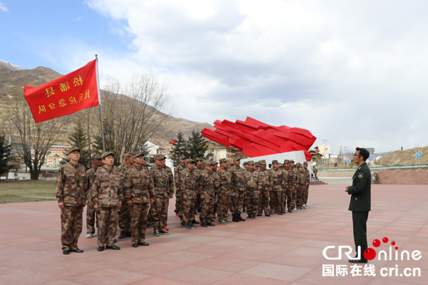 图片默认标题_fororder_松潘县基干民兵接受调整改革整组点验现场2