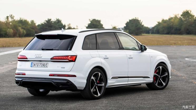 汽车频道【10月10日】【中首列表+要闻列表+头条新闻红条】保持燃油版设计 曝新款奥迪Q7 PHEV官图