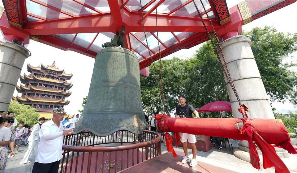 创新高!黄鹤楼7月以来接待游客49万人次 游客纷纷“趁热”来打卡