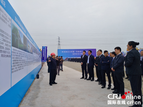 图片默认标题_fororder_参会领导参观展板-摄影张勇