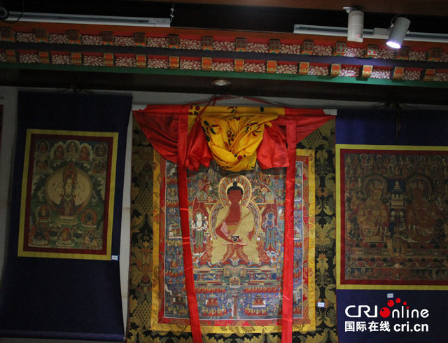 布达拉宫作为世界文化遗产,所珍藏的数十万件文物,具有级别高,种类