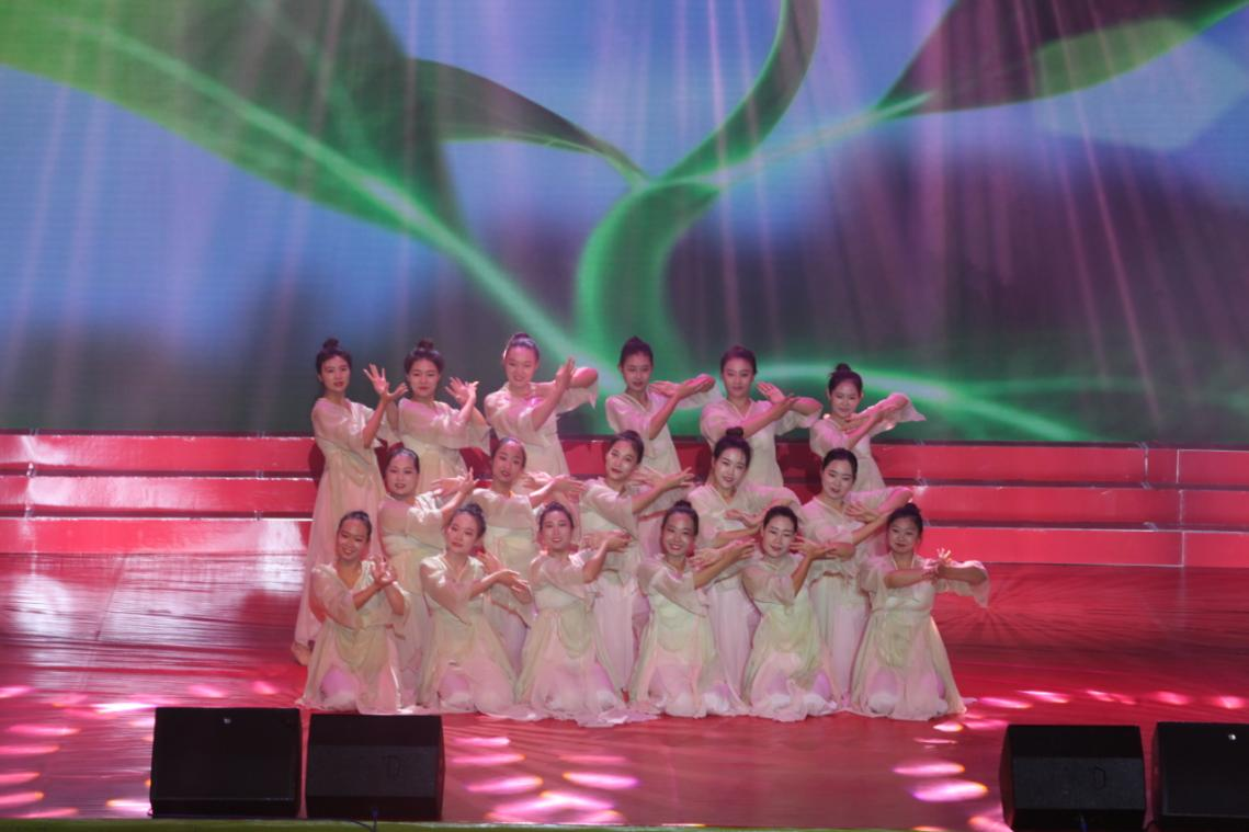 河北青县:表彰教育系统先进 凝聚办好教育合力_fororder_图片7