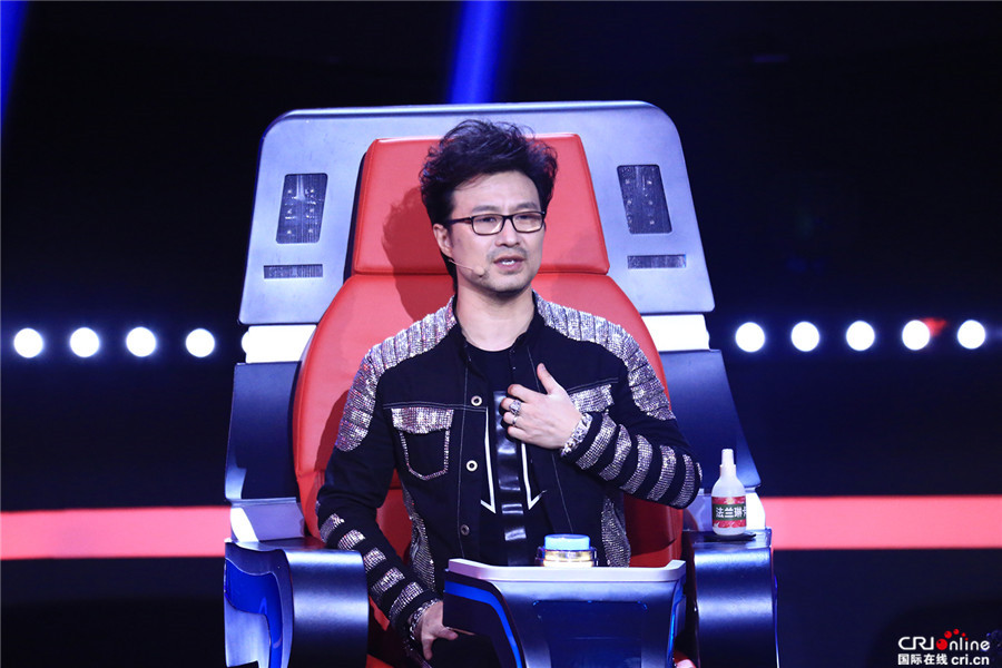 《新歌声》刘文天扛起摇滚大旗 乐评人：唱的比汪峰好