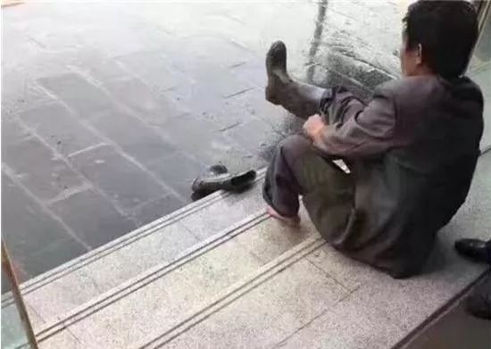 请不要这样小心翼翼，您一点也不脏！