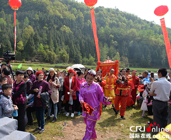 图片默认标题_fororder_乡村特色表演（摄影--黎小翠）