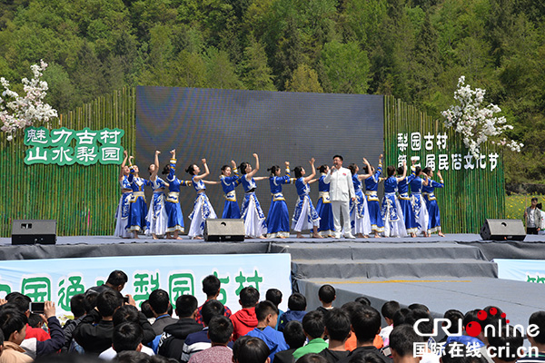 图片默认标题_fororder_乡村民歌表演(摄影--黎小翠)