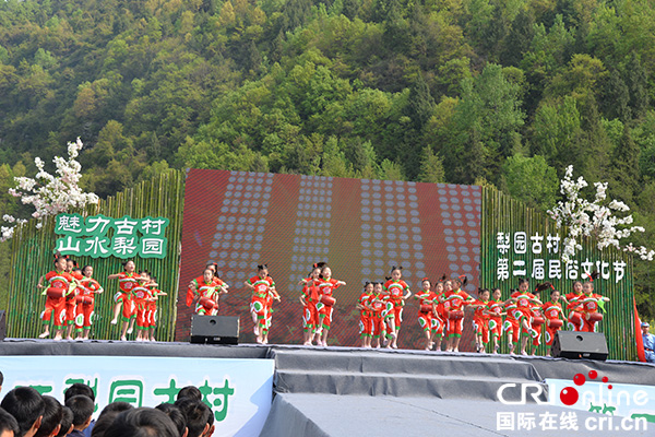 图片默认标题_fororder_文艺演出（摄影-黎小翠）