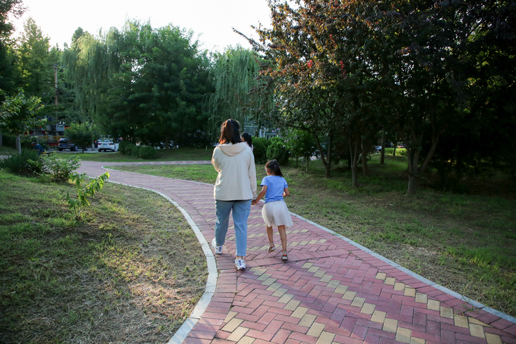 石家庄晋州:“边角料”变公园 居民休闲笑开颜_fororder_图片2