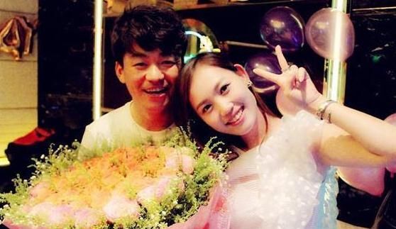 网曝王宝强获抚养权 王宝强净身出户拥有两个