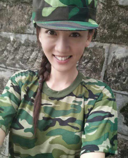 当红花旦的军训照，赵薇杨紫美何洁不忍直视