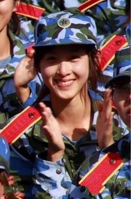 当红花旦的军训照，赵薇杨紫美何洁不忍直视