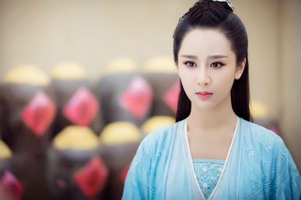 关晓彤杨紫IU金裕贞郑爽 中韩90后小花古装PK(组图)