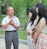 光明网@曲建武：最幸福的事就是和学生们在一起