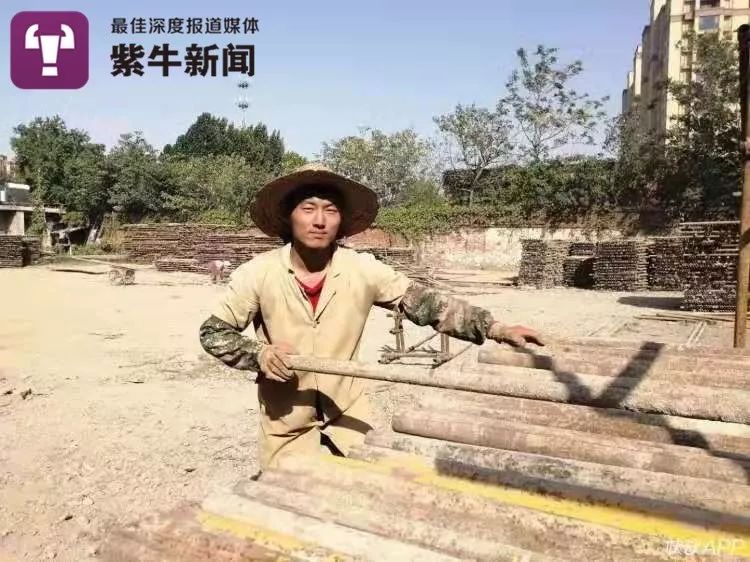 人民日报@双胞胎保送北大、中科院博士，接力帮妈妈在工地打工…