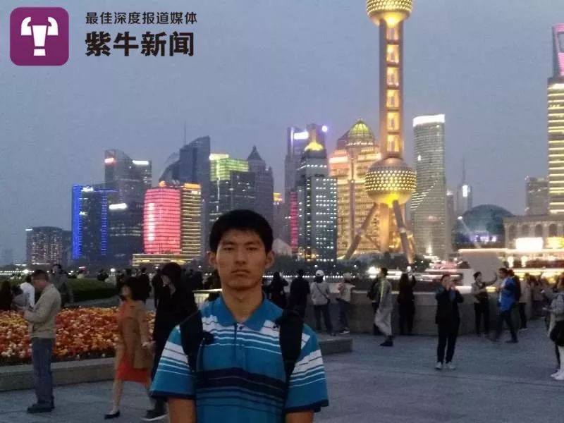 人民日报@双胞胎保送北大、中科院博士，接力帮妈妈在工地打工…