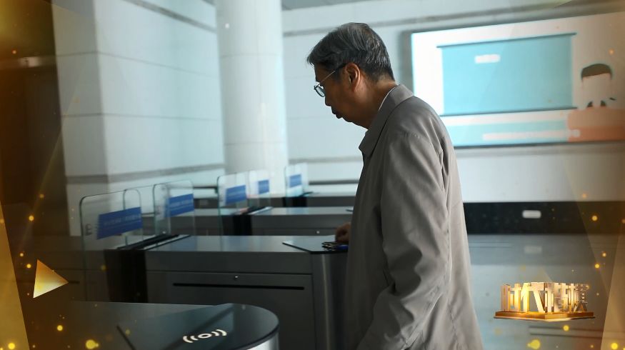 【科技日报】92岁院士坚持打卡上班！免费给高校青年授课……