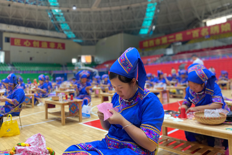 广西靖西:传承七夕民俗 邂逅绣球情缘