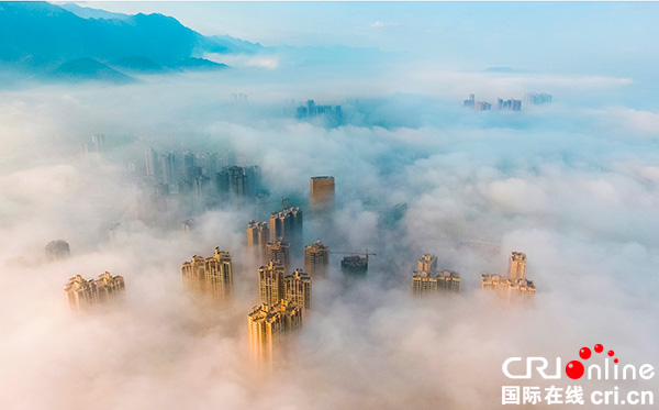 图片默认标题_fororder_四川华蓥现海市蜃楼景观[1]