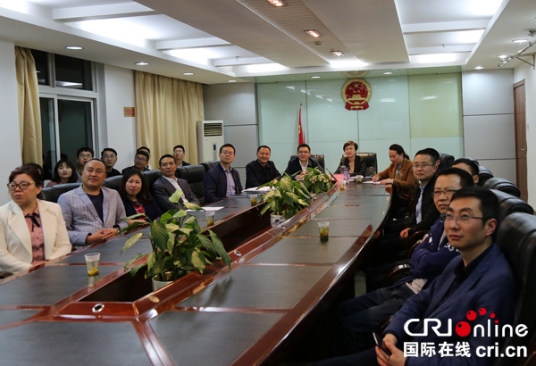 图片默认标题_fororder_4市政府办集中收看