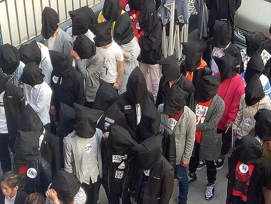 西安警方捣毁传销窝点查获550人 已解救4名大学生