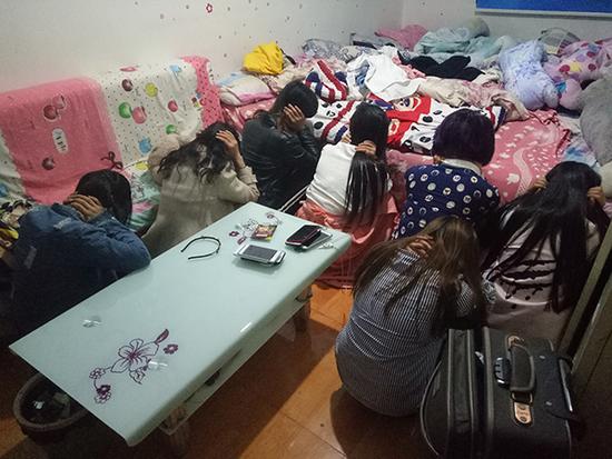 西安警方捣毁传销窝点查获550人 已解救4名大学生