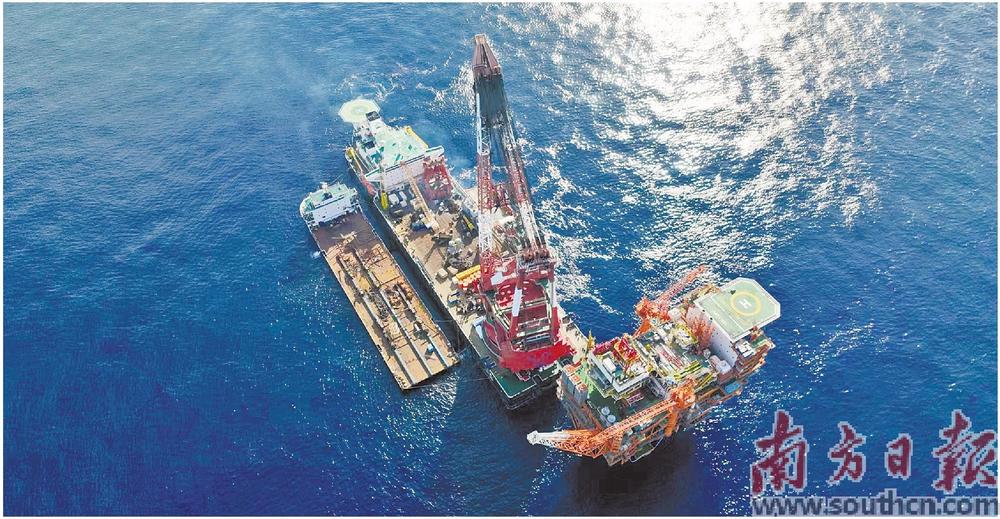 珠江口盆地海域万吨级海上钻采平台完成安装_fororder_dabc674e-39a7-4d73-a488-85eaef95cb2a