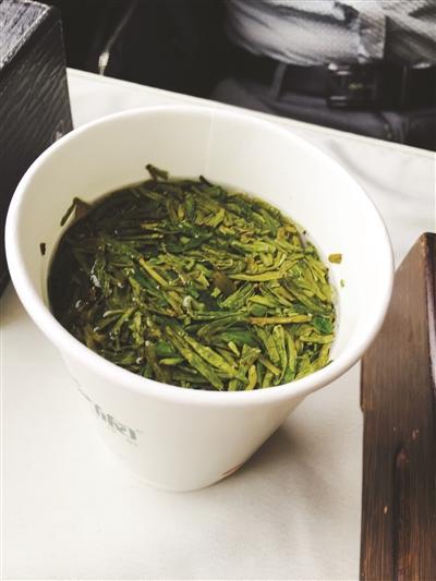 铁路部门回应“高价茶”事件：展开调查 将严肃处理