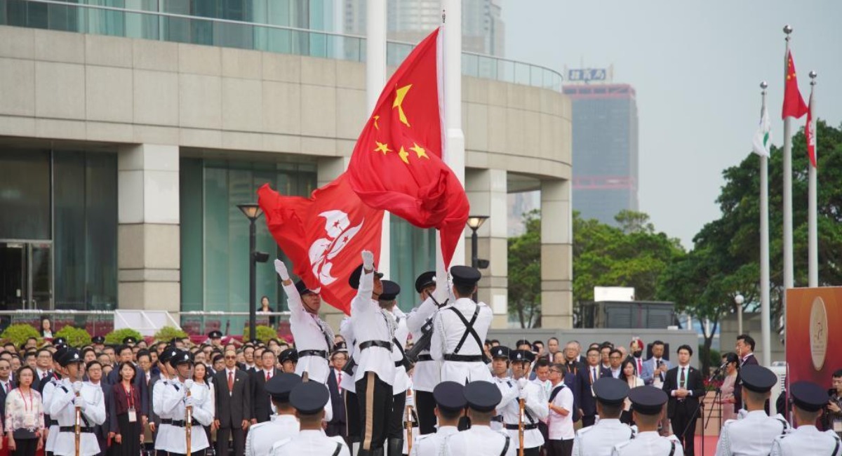 香港特区政府举行升旗仪式和酒会庆祝新中国成立74周年