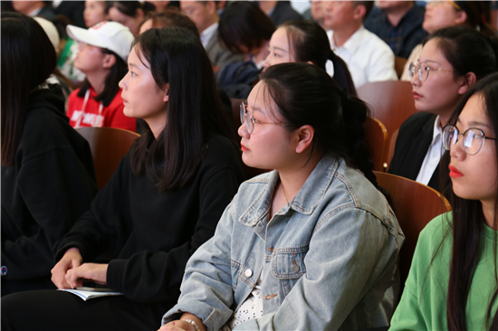 （供稿 教育图文 三吴大地扬州 移动版）时代楷模先进事迹报告会在扬州大学举行