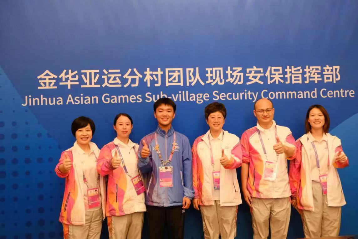 全球限量4000枚的徽章,20岁的他受赠一枚,珍藏8天后,又捐了出去……_fororder_微信图片_20231008084018