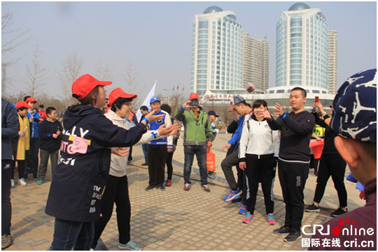 秦皇岛市志愿者组织自闭症儿童徒步公益活动
