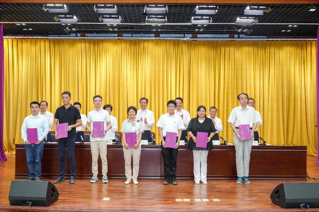 【躬耕教坛 强国有我】南开大学举行2022-2023学年度教师节表彰会 【躬耕教坛 强国有我】南开大学举行2022-2023学年度教师节表彰会_fororder_图片5