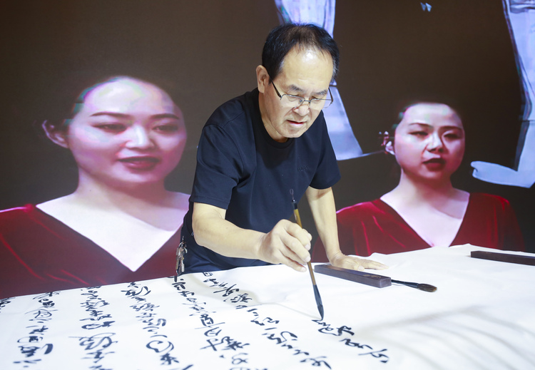 引领酒类消费新潮流 关中红-冬枣酒上市_fororder_微信图片_20230912110442