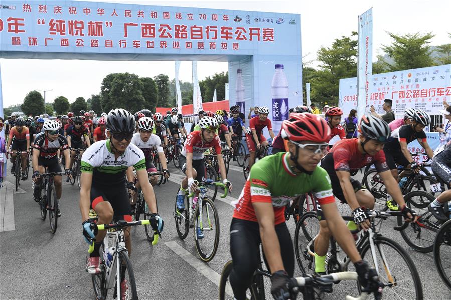 自行车——2019环广西公路自行车世界巡回赛预热赛（南宁站）举行