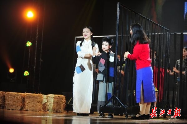 武汉市青少年校园课本剧艺术节吸引近千名师生参加