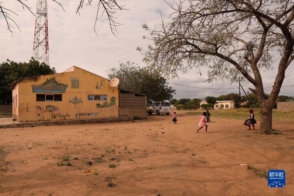“一带一路”故事绘丨“万村通”幸福莫桑比克千万家